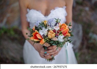 Footpad fascism Become Wedding Bouquet Tulips Hands Bride Stock Photo 267937175 | Shutterstock