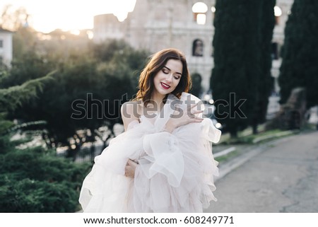 Wedding bride fineart outside Rome colosseum sunset