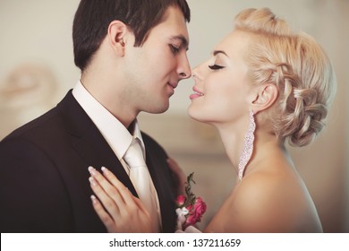 Wedding Bride And Groom Happy Loving Couple With Roses Bouquet Flowers At  Bridal Day Enjoy Moment Of Happiness And Having Fun. Playful Newlywed Family Woman And Man In Love. Gorgeous Rich Bride