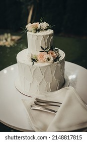 wedding cake with flower deor