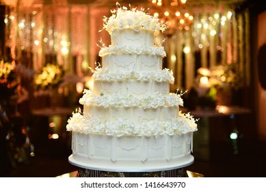 wedding the cake with flowers, 5 tier wedding cake, fondant wedding cake, wedding cake with white roses, holiday, layered,horizontal


 - Powered by Shutterstock