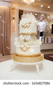 Wedding Cake Wecorated With Chamomile And Gold Ribbon. The Biggest Wedding Cake. White And Gold Wedding Cake