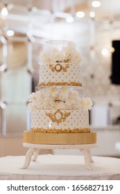 Wedding Cake Wecorated With Chamomile And Gold Ribbon. The Biggest Wedding Cake. White And Gold Wedding Cake