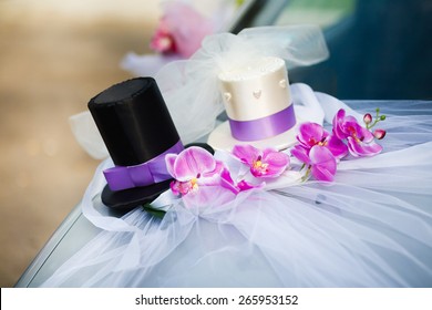Wedding car decoration with black and white top hats