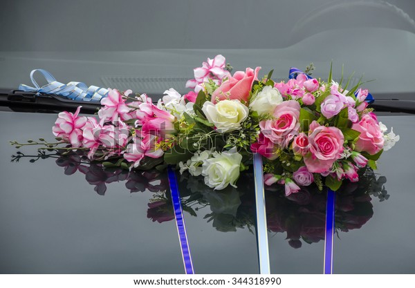 Wedding car\
decoration with flowers and\
ribbons