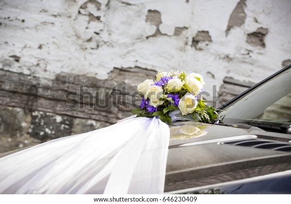wedding car
decoration with rose flowers
bouquet