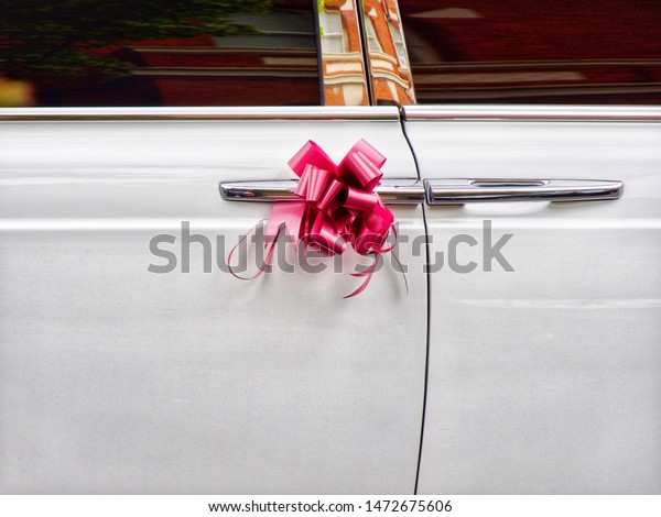 Wedding Car with Pink\
Ribbon