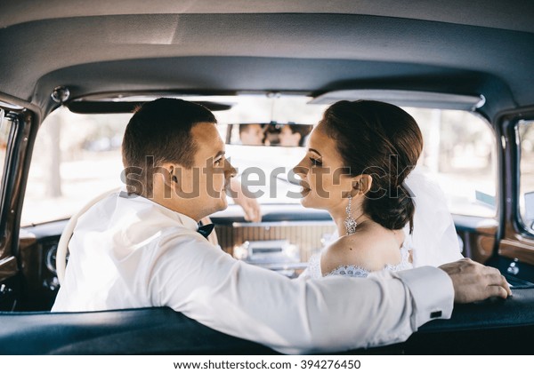 wedding couple with wedding car\
