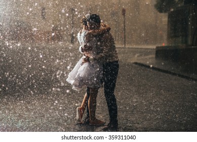 wedding couple dancing in the rain