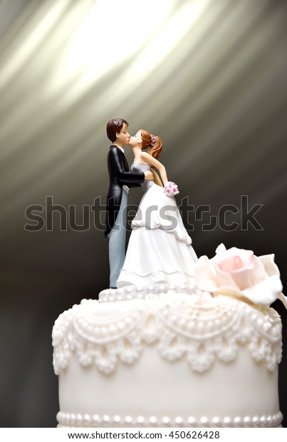 Wedding Couple Figure On Cake Stock Photo 450626428 | Shutterstock