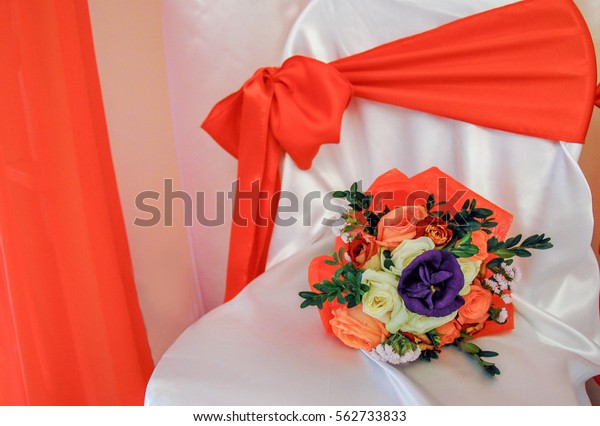 Wedding decor, room\
decorated for shabby chic rustic wedding, with rose bouquets.\
Interior with beautiful decorations in comfortable living room,\
home, interior for\
celebration