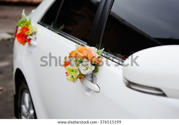 Wedding decoration on wedding\
car