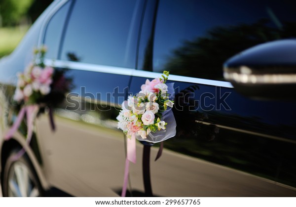 Wedding\
decorations on the doors of the wedding\
car