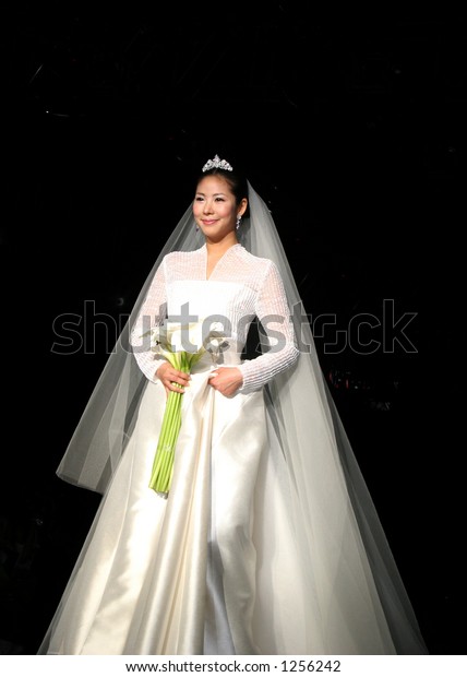 Wedding Dress Model Seoul Fashion Week Stock Photo Edit Now 1256242