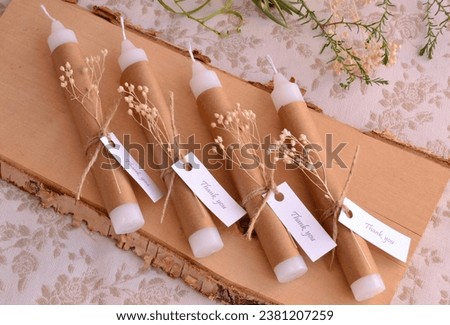 Wedding favors white candles decoration brown beige craft paper jute ribbon dry flowers baptism baby first communion small guest gifts rustic style affordable cheap diy souvenirs low cost concept