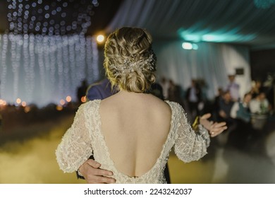 Wedding first dance, weddingday weddingtime, bride and groom