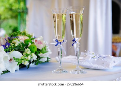 Wedding Glasses With Sparkling Wine 