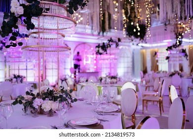 Wedding hall with decoration. Банкетный зал - Shutterstock ID 2134819573