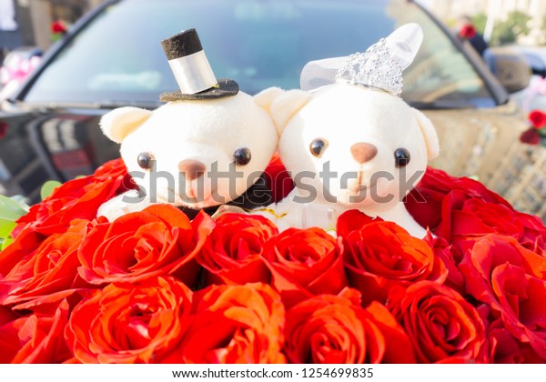 Wedding Heart Shaped Artificial Red Rose\
Flower Decoration with Two Teddy Bears on a\
Car