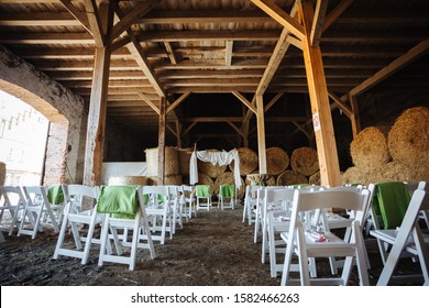 Wedding Location In A Barn