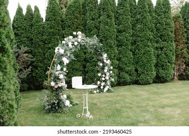 Wedding Location. Simple Wedding Location. Not Rich. Beautifully Decorated Wedding Ceremony Location Under A Large Oak Tree, Wide View.