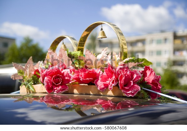 Wedding props, wedding rings,\
flowers, wedding decoration, items, rings decorations on the\
car
