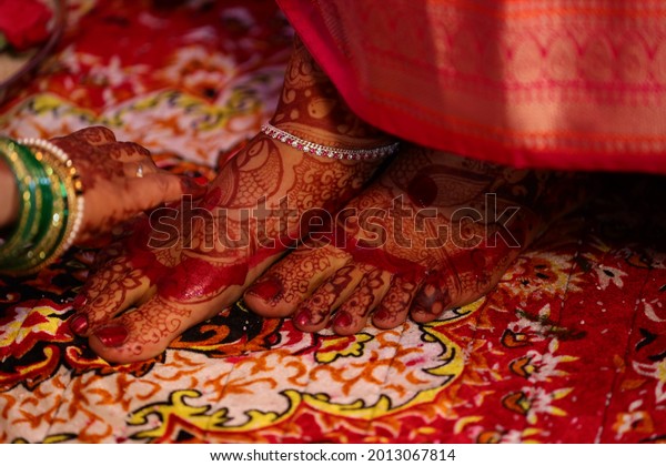Wedding Puja photos.Indian Auspicious Puja.
Indian Wedding Rituals. Hindu Pavitra Bandhan. Saat phere. Seven
auspicious promises. Ghat. Mangal
Sutra.