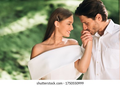 Why man kiss woman hand