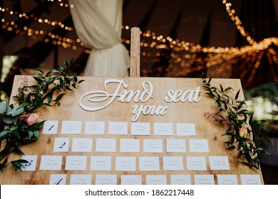 Wedding Seating Plan With Flower Decor