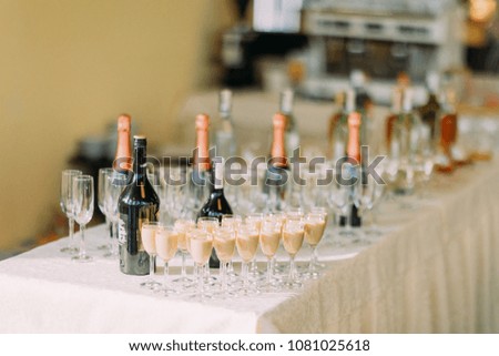 The wedding table with alchohol