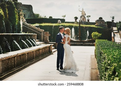 Wedding in Tivoli near Rome happy couple holding hands