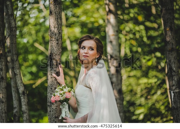 Wedding Young Beautiful Bride Hairstyle Makeup People Parks