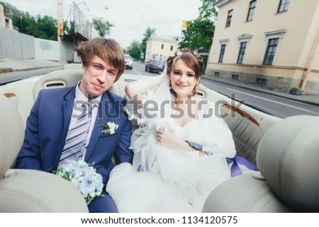 Weding Couple Bride and Groom on Wedding Walk in Wedding Car