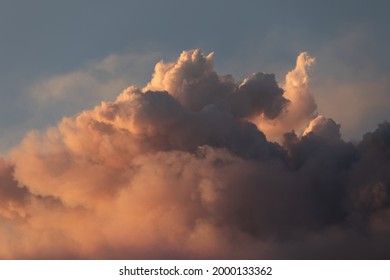 Weed, California USA - June 29, 2021: The Top Of A Pyrocumulus Cloud Overhead As The Lava Fire Burns On The Northwest Side Of Mount Shasta In Siskiyou County, California. 