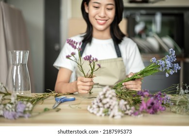 Weekend With Her Hobbies, Asian Woman Arranges A Bouquet Of Flowers To Decorate Her Home And Beautify, Artificial Flower Arrangement, Living Room Decoration Ideas, Flowers Bunch, Arts And Crafts.