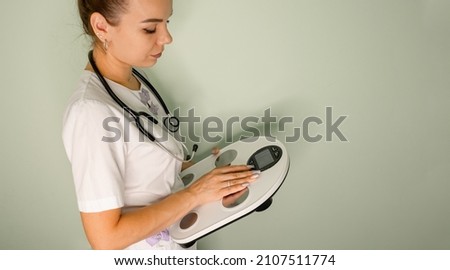Weighing and measuring body composition. Analysis of body composition measurement with a professional scale. Smart scales that makes bioelectric impedance analysis, BIA, measurements of body fat.