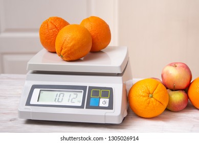 Weighting Fruints On Digital Weight Scales 