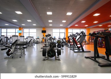 Weights in a fitness hall 