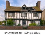 Weird abandoned english house with a hole in the roof
Model of Harry Potter house in Privet Drive 