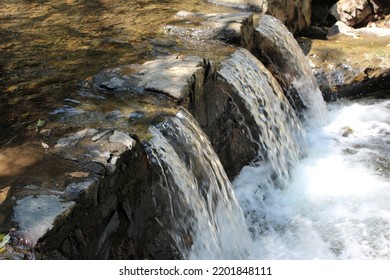 Weirs with water from the Chalma public park