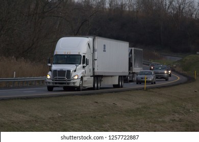 325 12 wheeler truck Images, Stock Photos & Vectors | Shutterstock