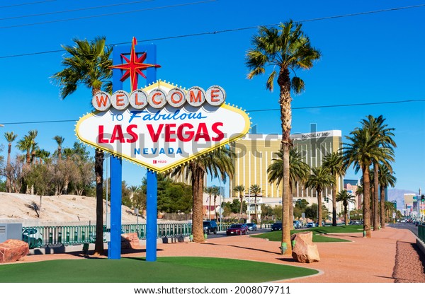 Welcome to Fabulous Las Vegas\
sign on a bright sunny day. Background Mandalay Bay Resort and\
Casino tower on Las Vegas Boulevard. - Las Vegas, Nevada, USA -\
2020