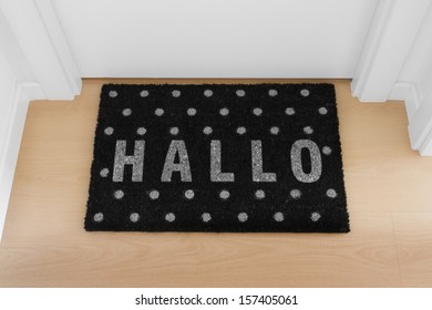 Welcome Home Black Mat. Hallo