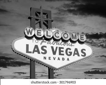 Welcome to Las Vegas sign in black and white.