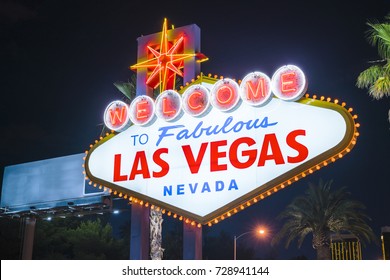 welcome to las vegas sign at night.