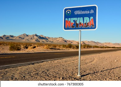 Herzlich willkommen bei Nevada Straßenschild entlang der Autobahn.