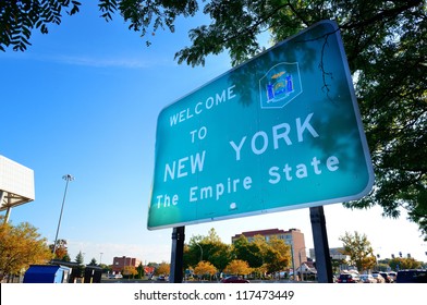 Welcome sign in New York state from Niagara Falls.