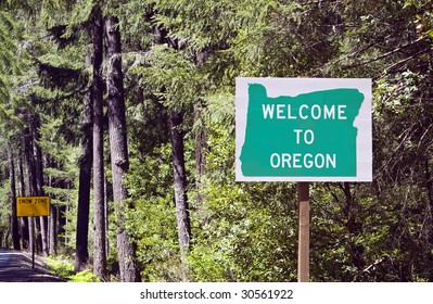A welcome sign at the Oregon state line.