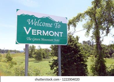 A welcome sign at the Vermont state line.