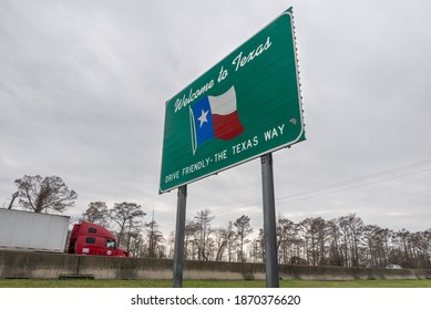 Welcome to Texas sign on interstate highway